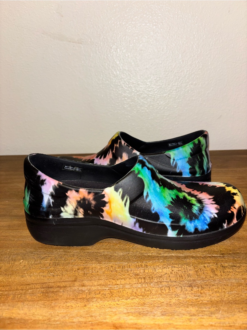 CROCS Black Multi Tie-Dye Clog - Picture 3 of 4
